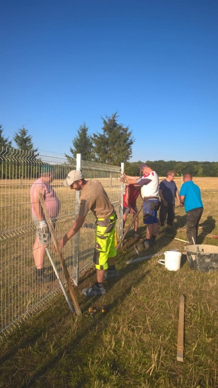 Erneuter Arbeitseinsatz auf dem Sportplatz