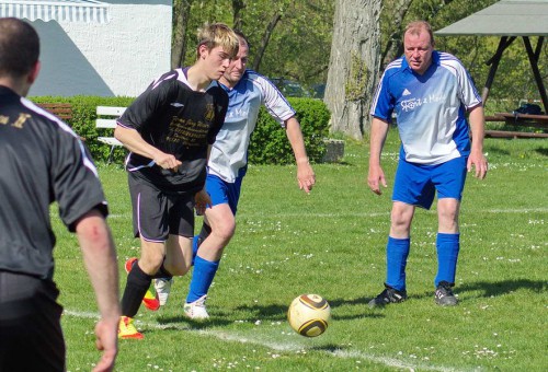 Benny macht 2 Tore (Schmiedeh. II - Niedererr. II 3:0)