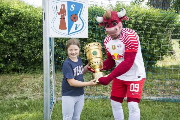 RB Leipzig präsentiert den DFB Pokal